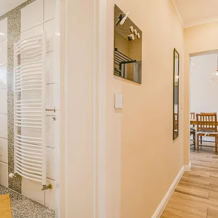 Bw5 Luxurioese 3-zimmer-wohnung - 110 Qm - Klimaanlage